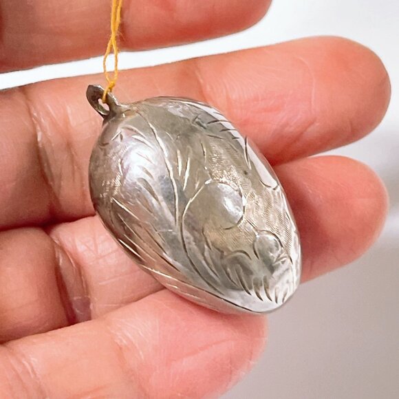 Vintage Sterling Silver 925 Etched Egg Pendant - Picture 7 of 7